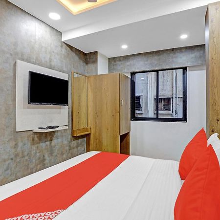 OYO 85289 Hotel Raffles Ahmedabad Eksteriør billede