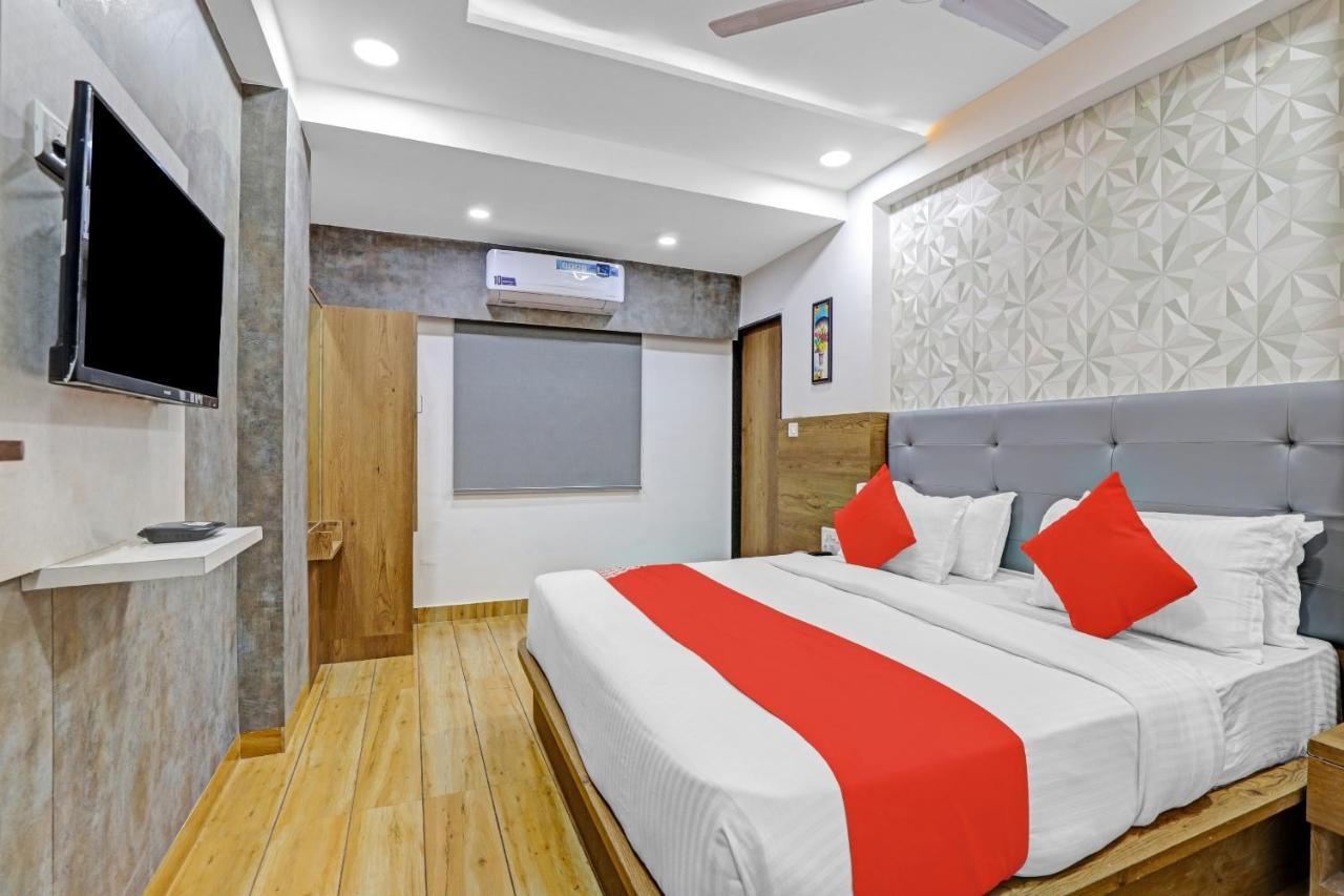 OYO 85289 Hotel Raffles Ahmedabad Eksteriør billede