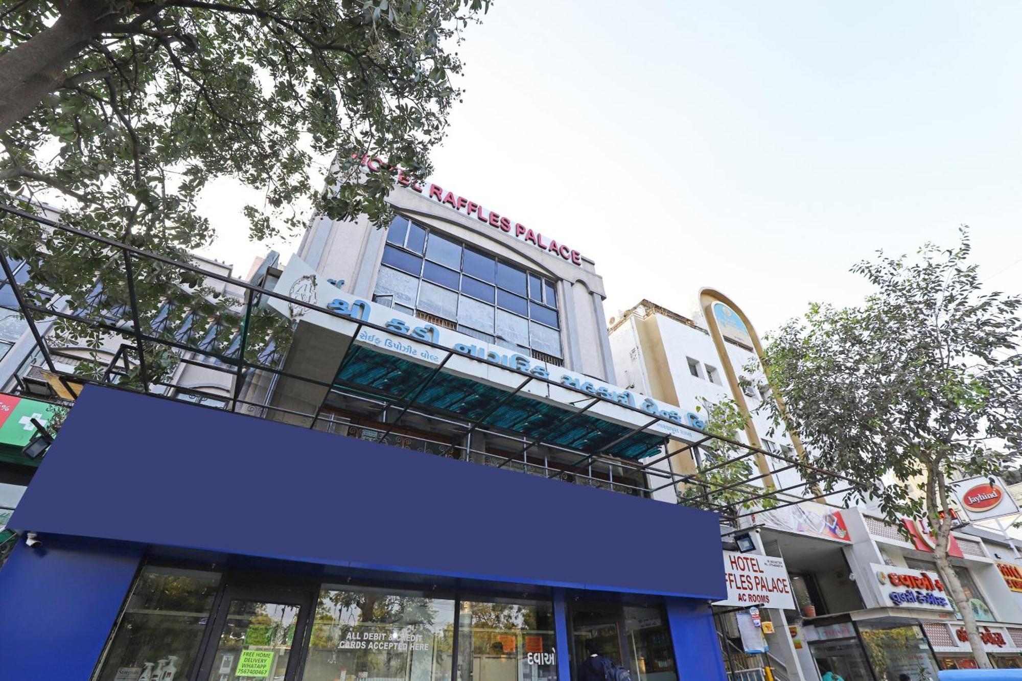 OYO 85289 Hotel Raffles Ahmedabad Eksteriør billede